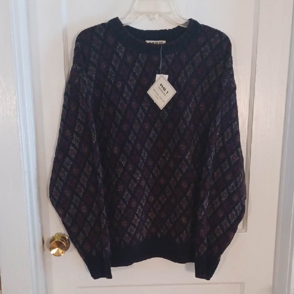 Men's Crewneck Sweater - Black and Burgundy Size Large NWT